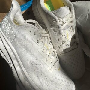 HOKA ONE ONE Clifton 9 Size 9b